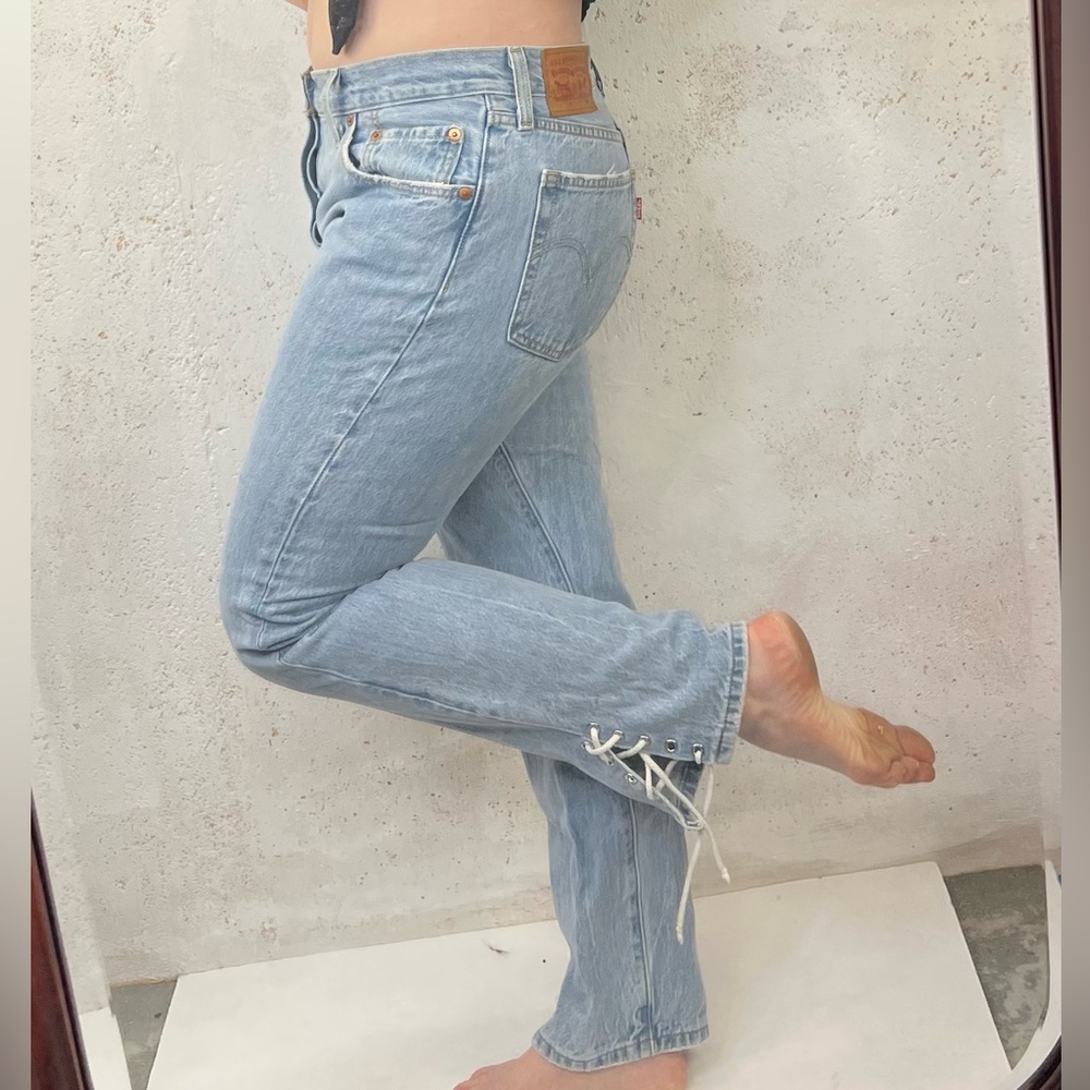 Levi’s Denim Light Wash Lace Up Ankle Mid Rise Jeans Size 29” Waist